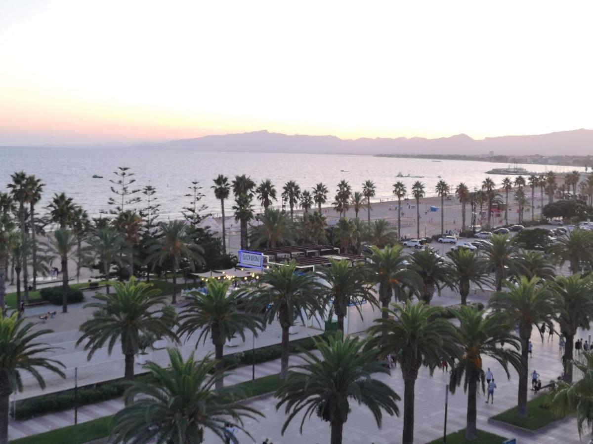 Apartamento primera línea con terraza en Salou Exterior foto